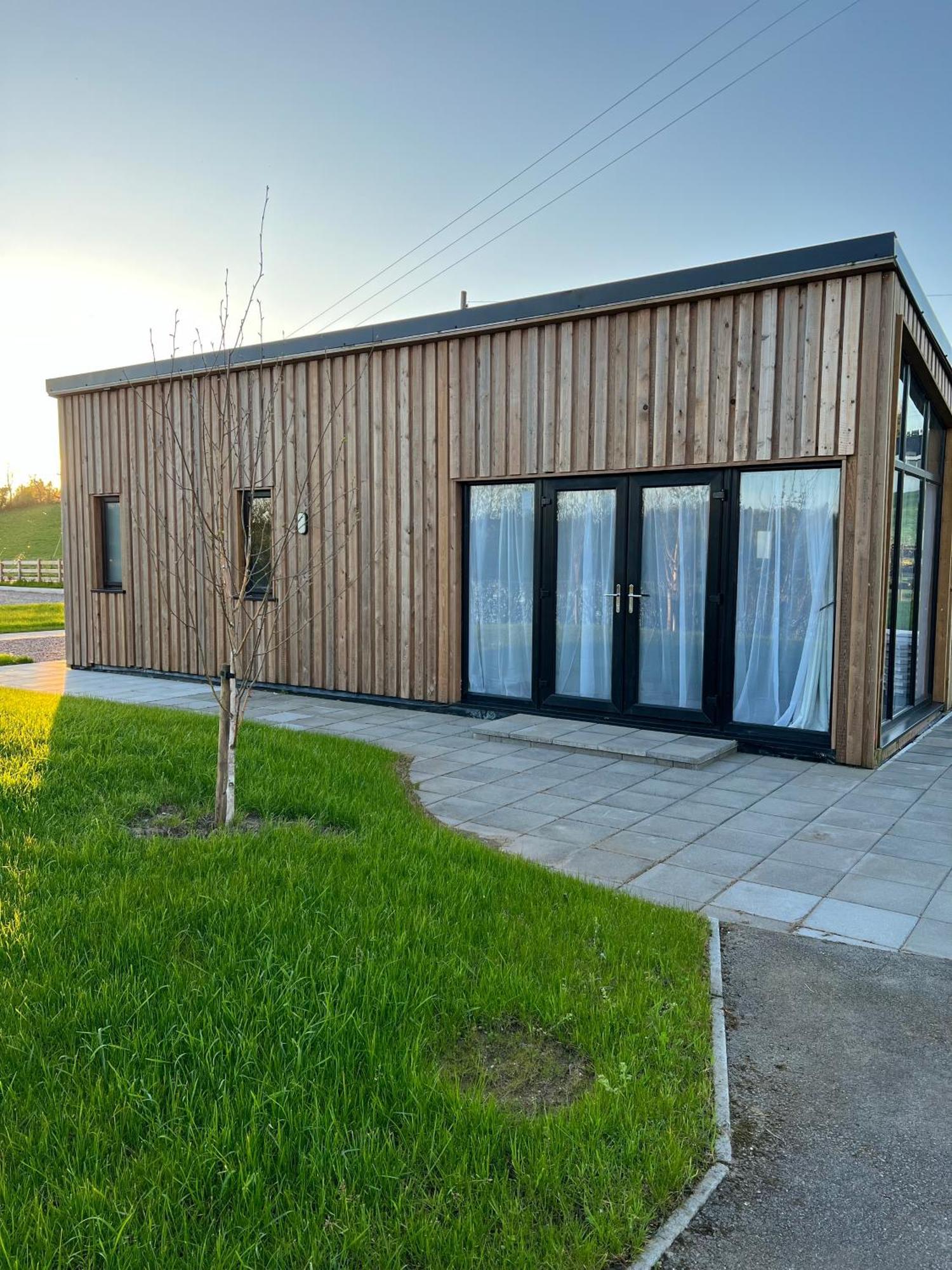 Corranny Killyfole Lakeside Lodges מראה חיצוני תמונה