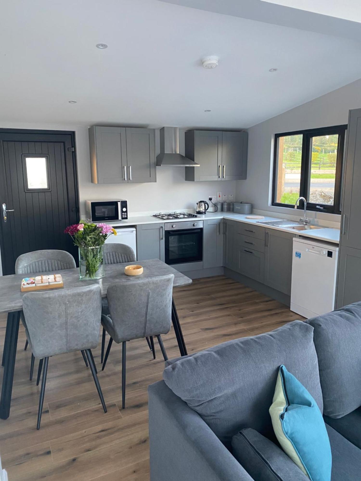 Corranny Killyfole Lakeside Lodges מראה חיצוני תמונה