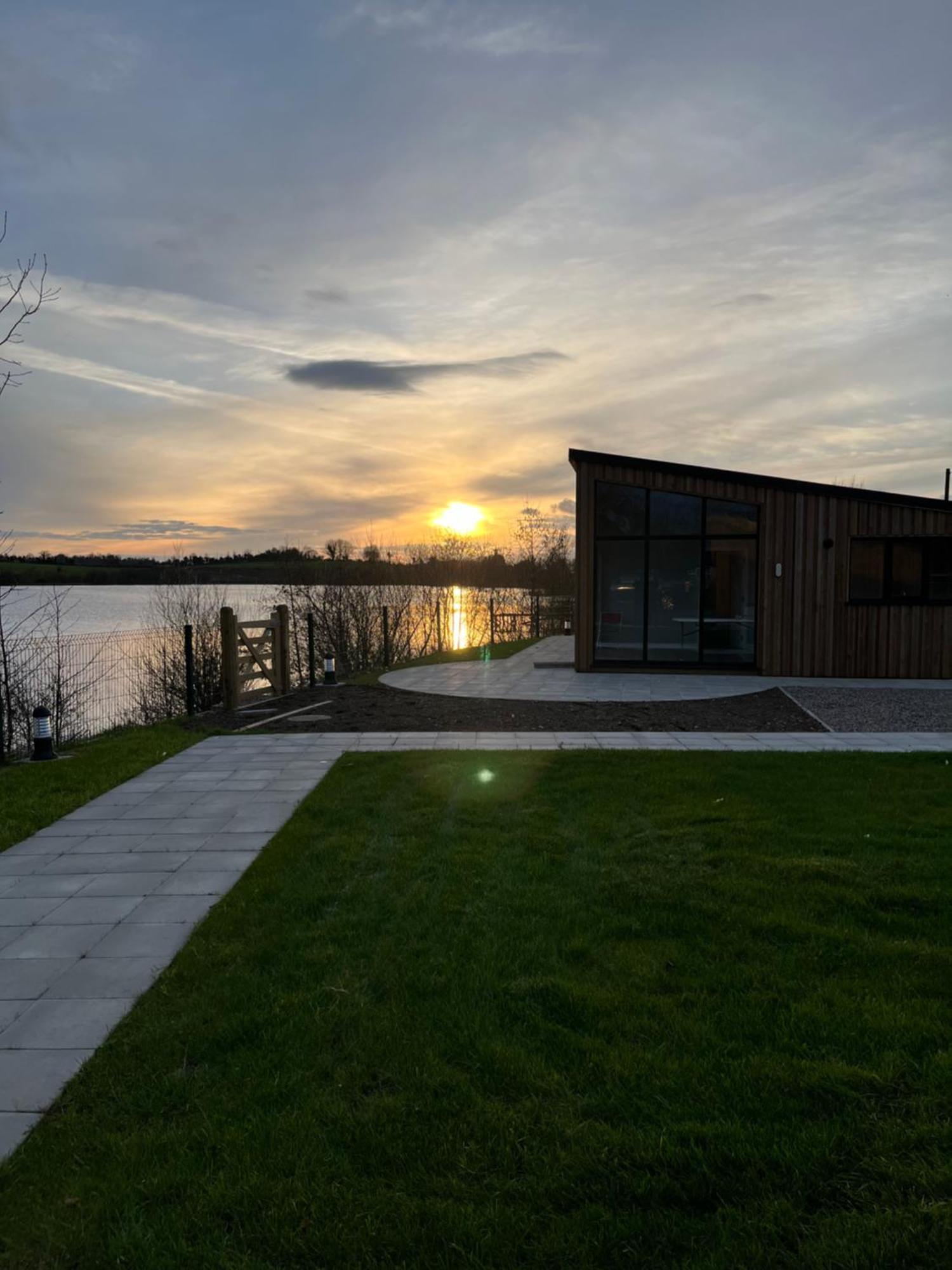 Corranny Killyfole Lakeside Lodges מראה חיצוני תמונה